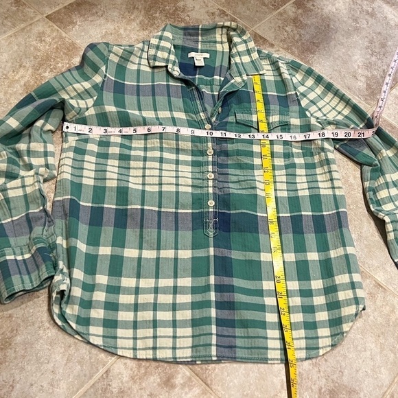 J. Crew plaid flannel button pullover long sleeve top green blue size small - Picture 3 of 7
